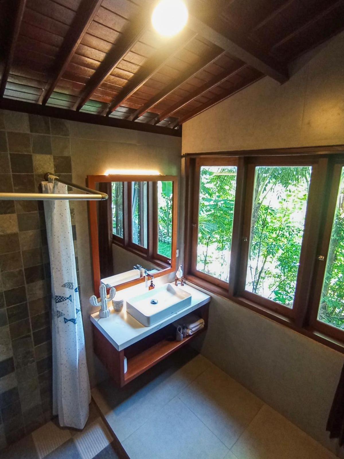 Anandinii River Lodge By Agata Sidemen  Oda fotoğraf