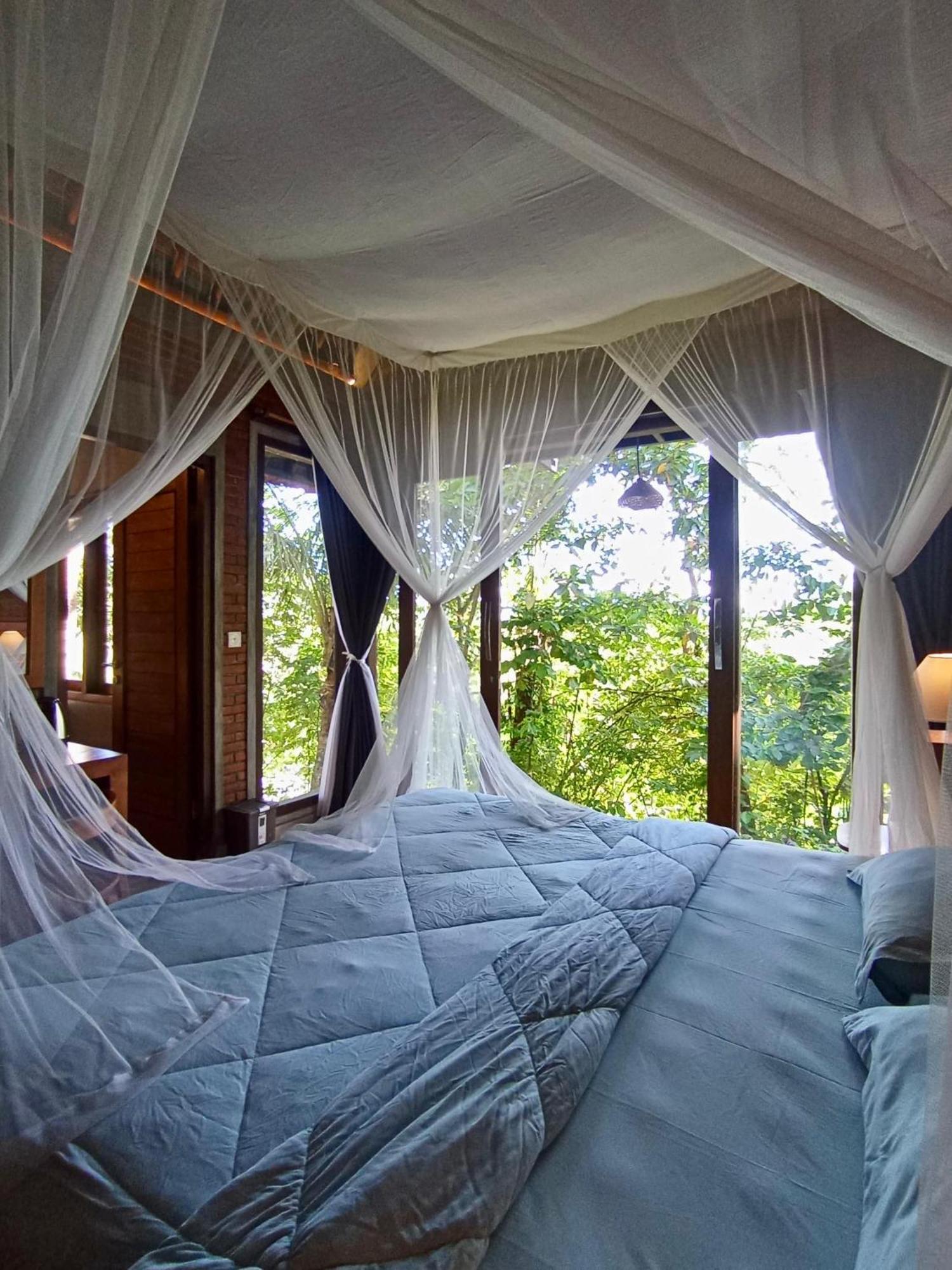 Anandinii River Lodge By Agata Sidemen  Oda fotoğraf